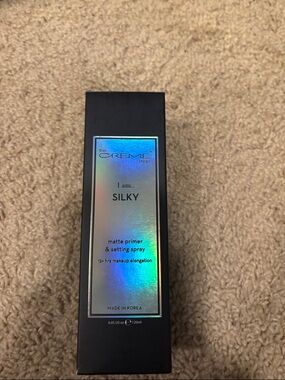the CREME Shop I am SILKY Matte Primer & Setting Spray - Holographic Label